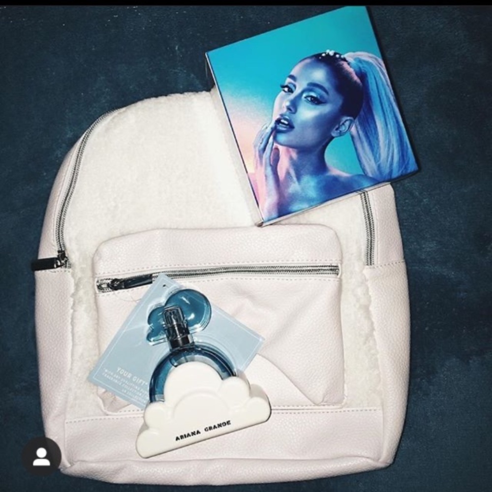 NWT CLOUD BACKBAG with  2  Perfu me  B o tt les